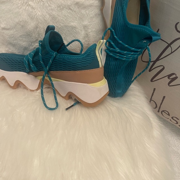 Very comfortable sneakers, worn 1 time - Picture 2 of 5